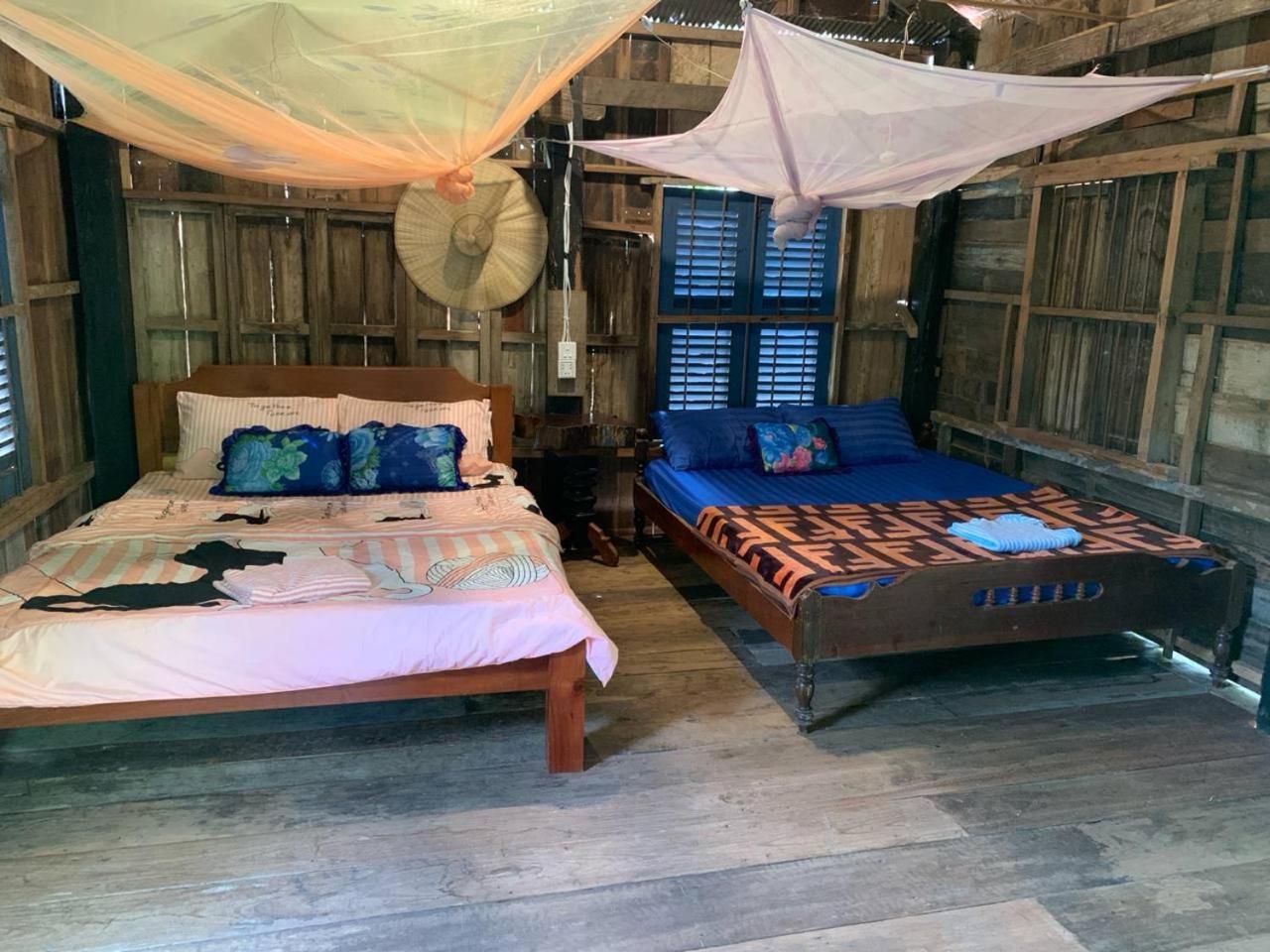 Family Batcave Homestay Battambang Exteriér fotografie