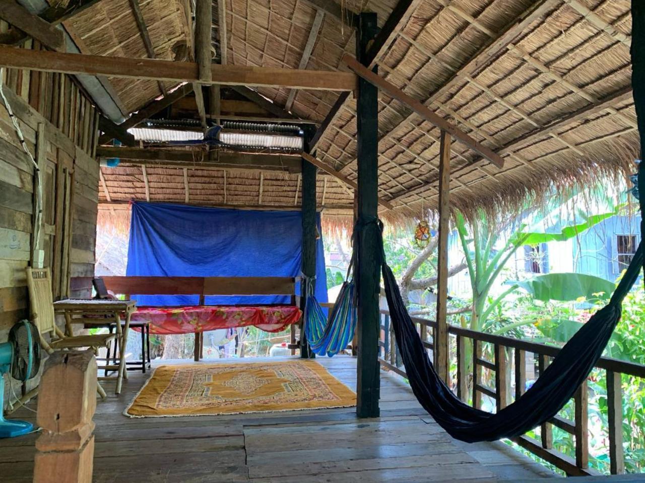 Family Batcave Homestay Battambang Exteriér fotografie