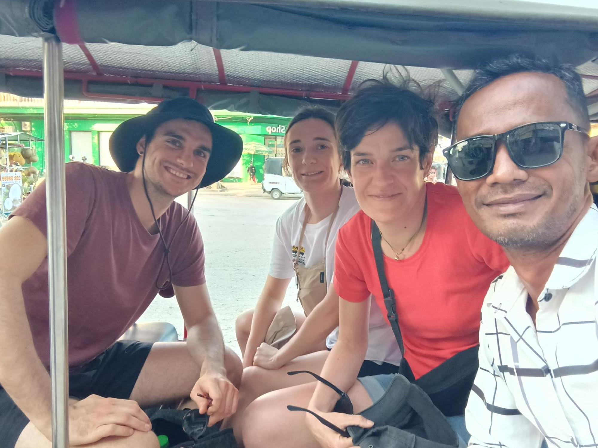 Family Batcave Homestay Battambang Exteriér fotografie