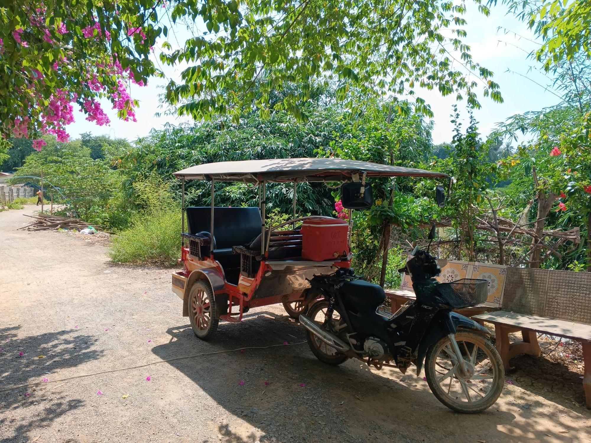 Family Batcave Homestay Battambang Exteriér fotografie