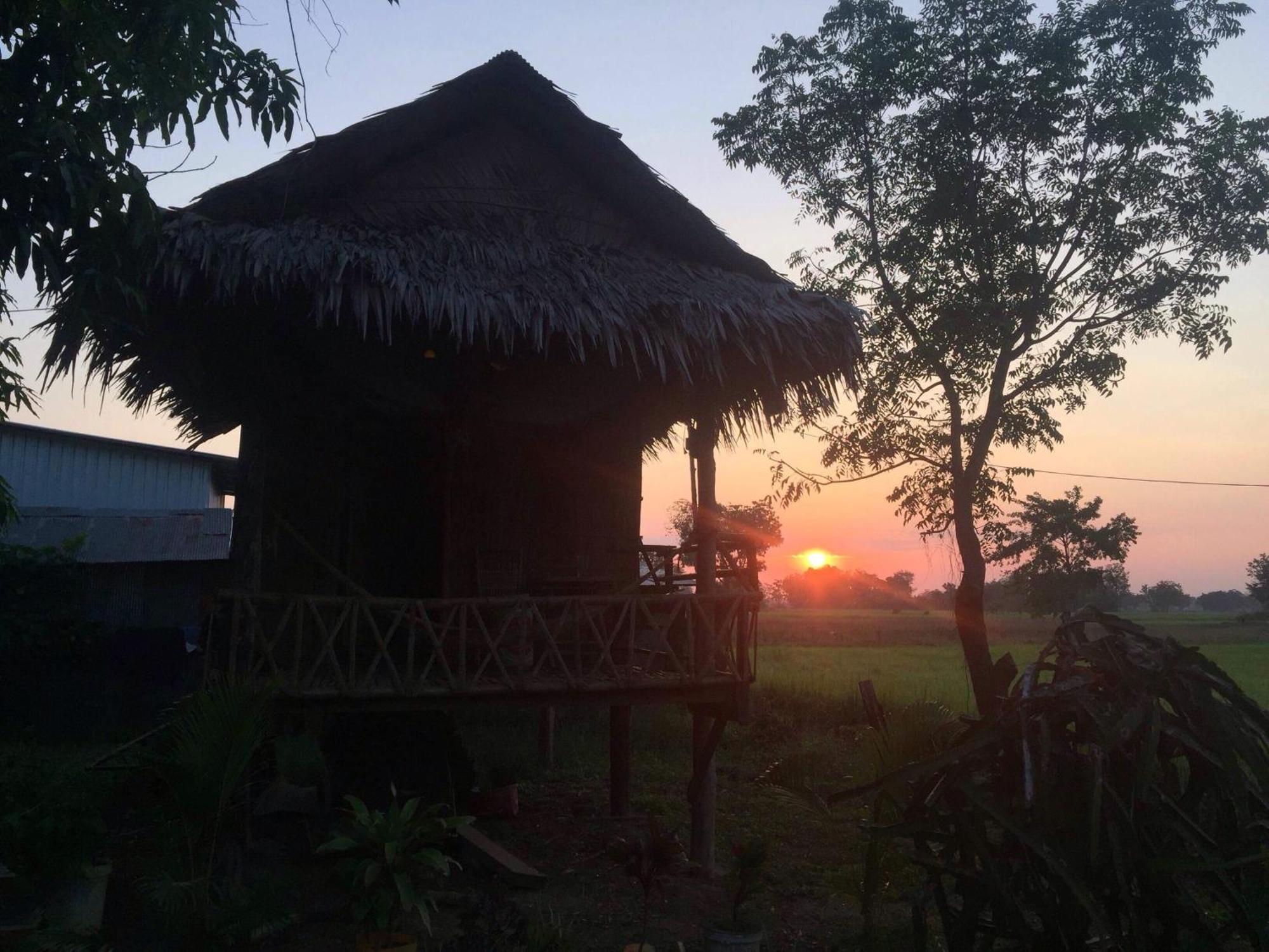 Family Batcave Homestay Battambang Exteriér fotografie